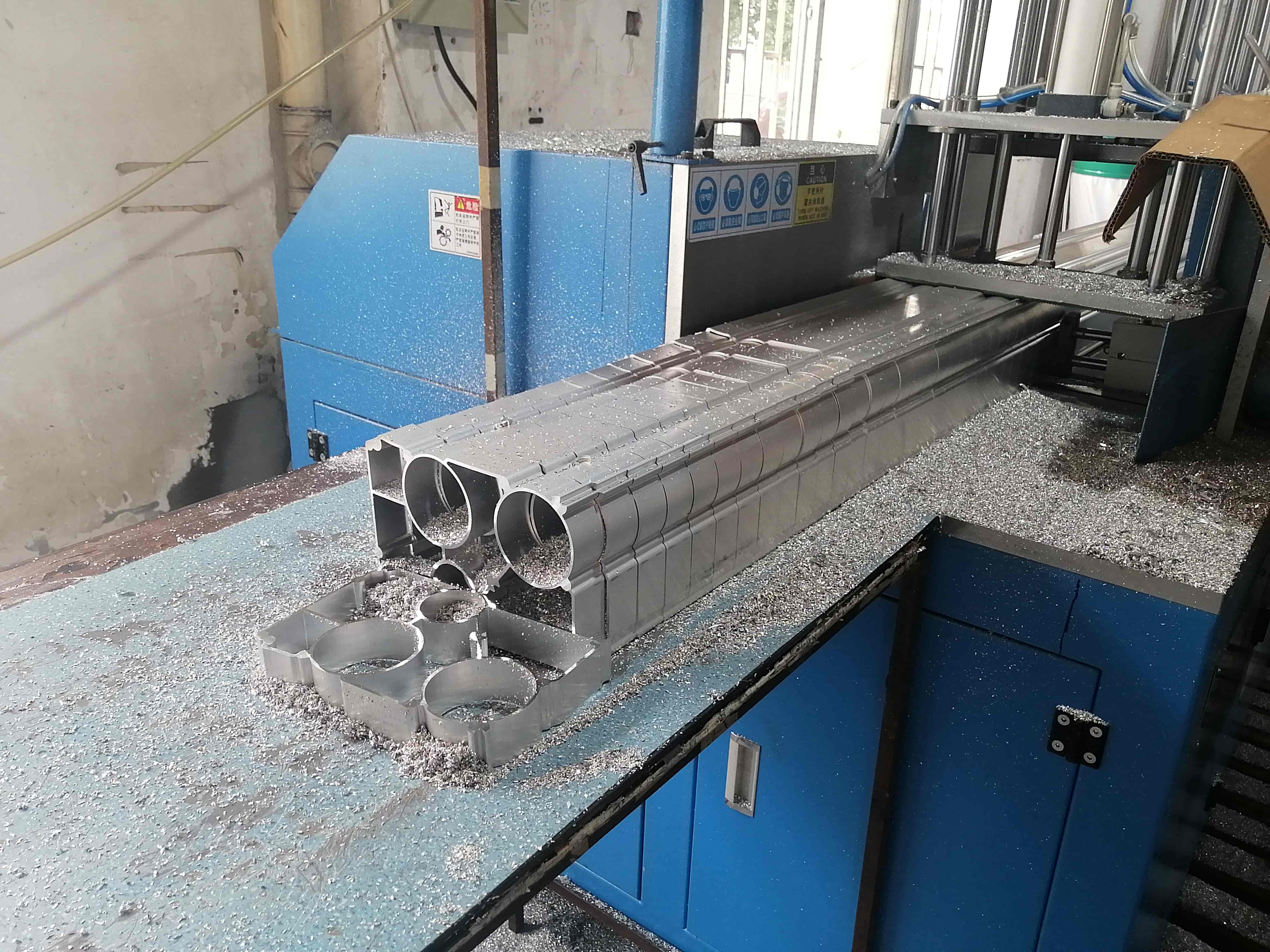 工業(yè)鋁型材切割機(jī)SDY-Q600鋸切特斯拉汽車零部件案例反饋