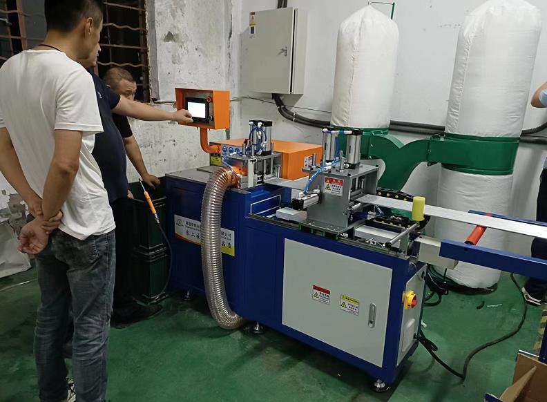 【蘇州】全自動(dòng)切鋁機(jī)SDY-Q350上午咨詢，晚上抵達(dá)客戶車間投入工作